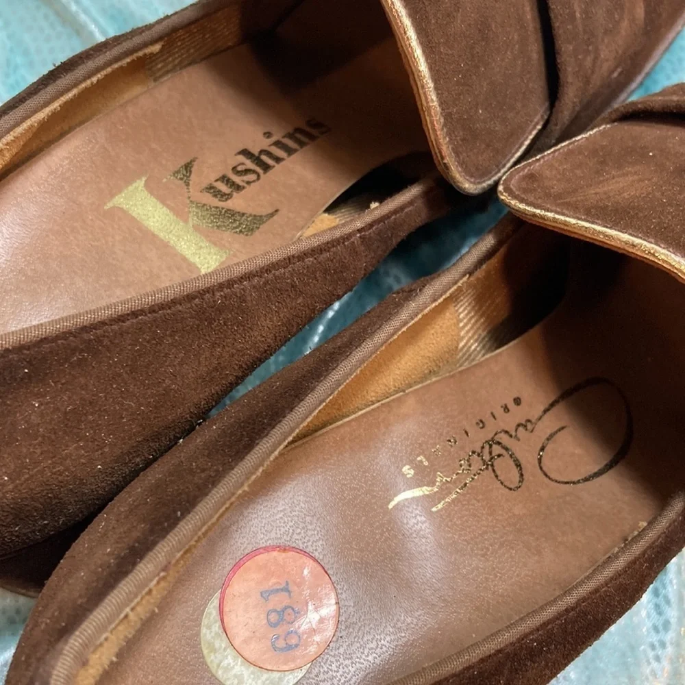 Vintage 70’s brown suede w/gold edge block heel pumps.‎ “Kushins”. 3. Size 6n